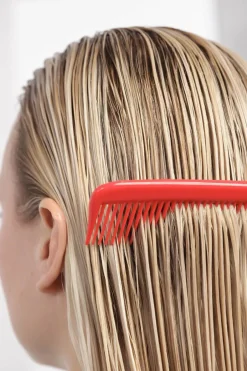 Outlet Wella Professionals Après-shampoing nourrissant pour cheveux abîmés Ultimate Repair