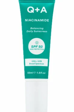 Sale Q+A Crème solaire visage équilibrante à la niacinamide SPF50