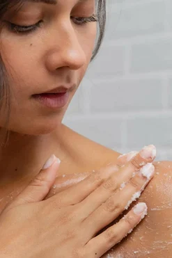 Online La Rosée Gommage corps nourrissant rechargeable au sucre et aux huiles végétales BIO