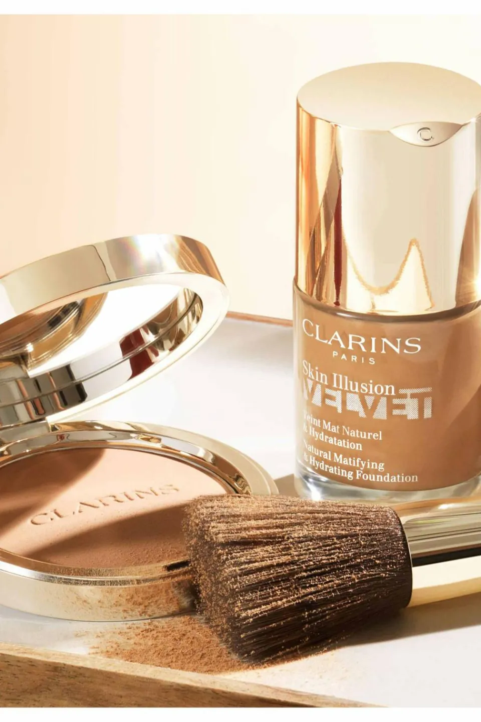 New Clarins Poudre compacte matifiante infusée au lait de pêcher Ever Matte Compact Powder