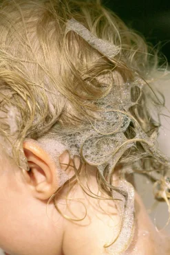 Mádara Cosmetics Shampoing doux pour toute la famille Kind