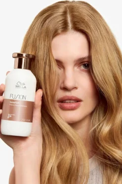 Online Wella Professionals Shampoing réparation intense pour cheveux abîmés et fragilisés Fusion