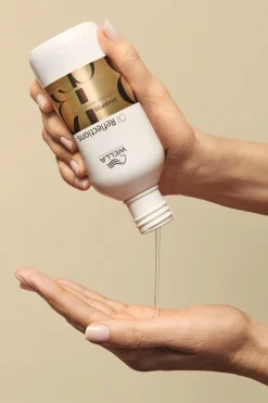 Hot Wella Professionals Shampoing révélateur de lumière pour tous types de cheveux Oil Reflections