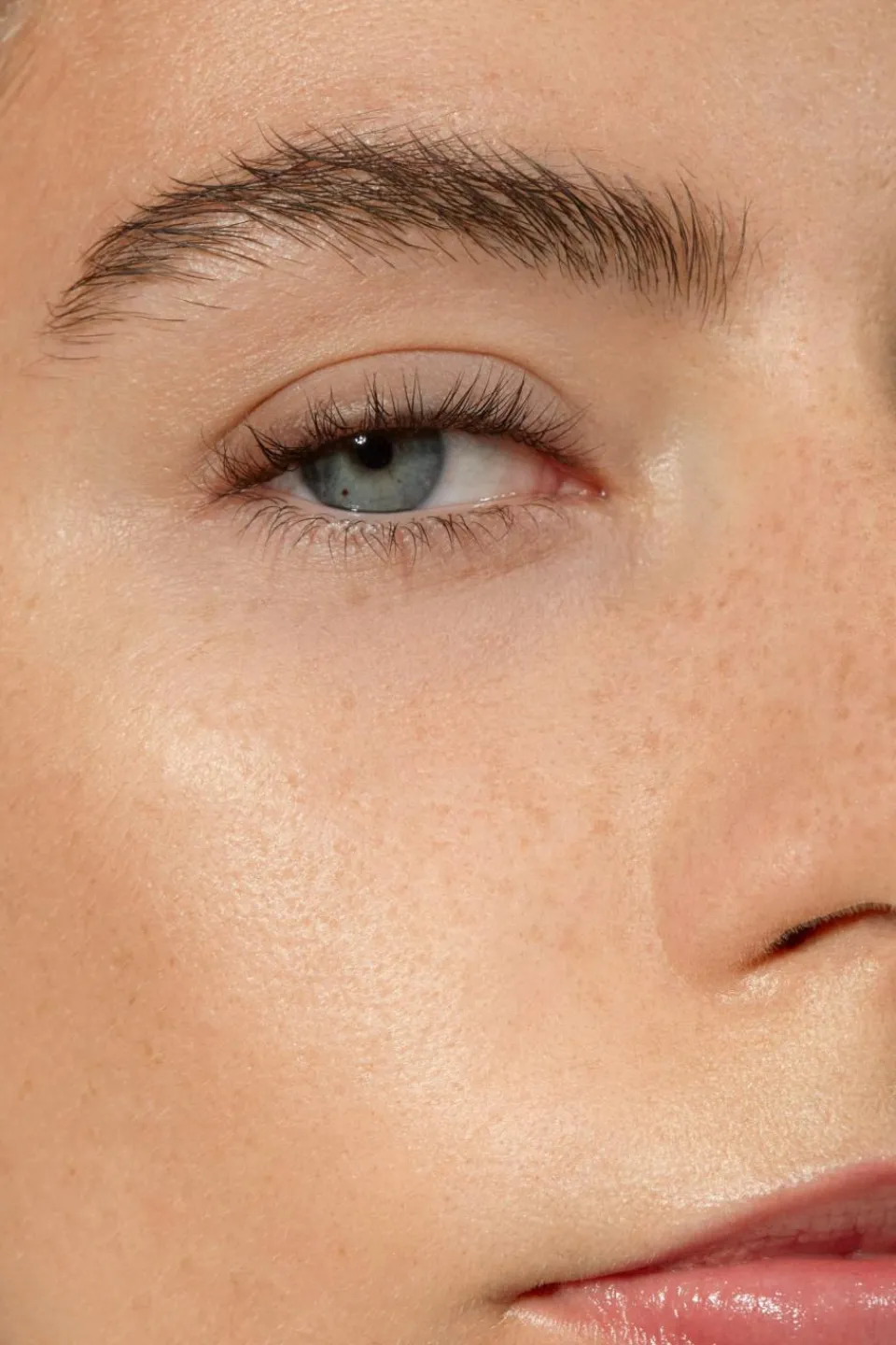 Online Mádara Cosmetics Sérum hyaluronique teinté H2O